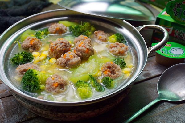 肉丸子杂蔬浓汤