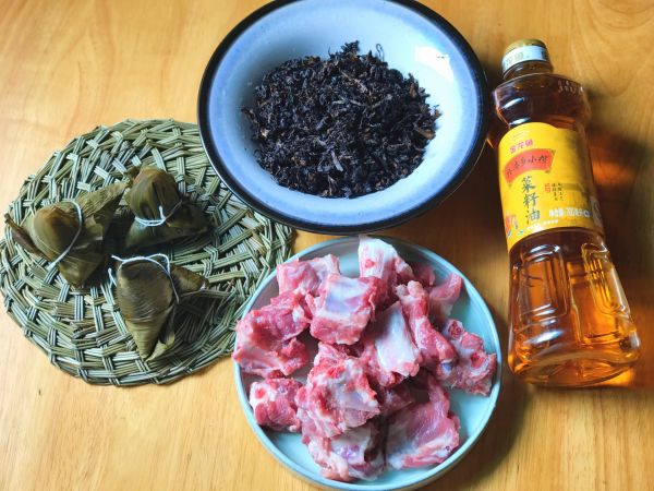 梅干菜粽子烧排骨