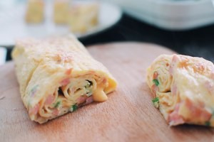 健康养生佳品火腿芝士鸡蛋卷的做法