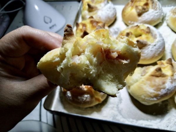 熔岩芝士小面包