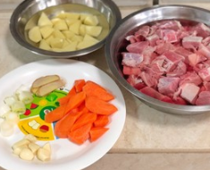 土豆焖牛腩怎么做