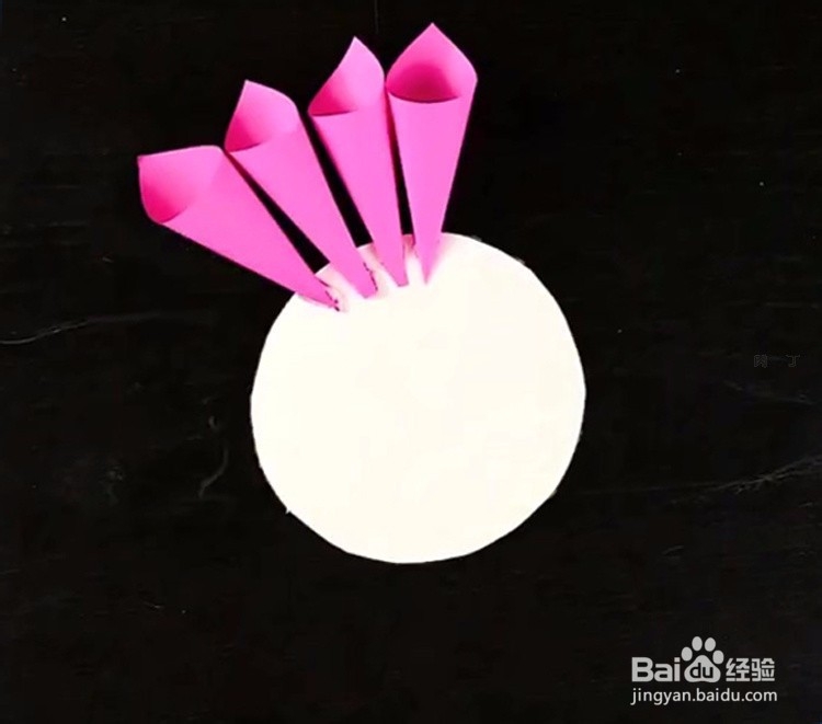 圣诞节礼物折纸大花环墙挂的制作步骤