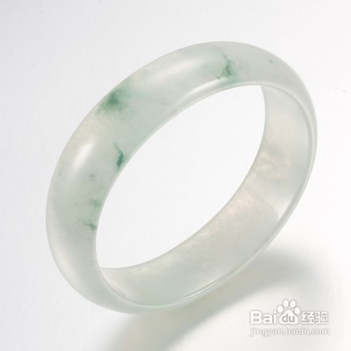 准新娘如何挑选翡翠手镯？翡翠手镯挑选有妙招