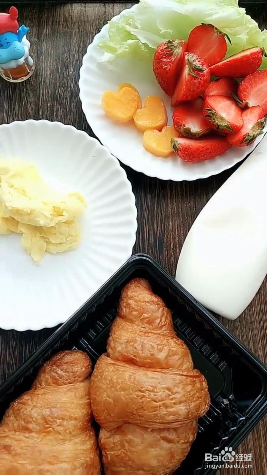 可颂面包自制早餐三明治