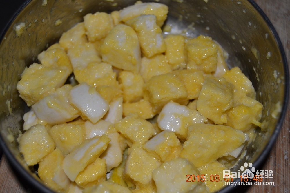 简单处理剩馒头-黄金鸡蛋馒头块