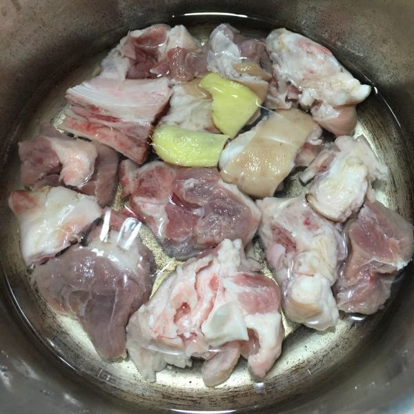 猪脚酸菜煲春笋