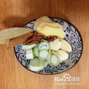 好吃美味的小鸡炖蘑菇