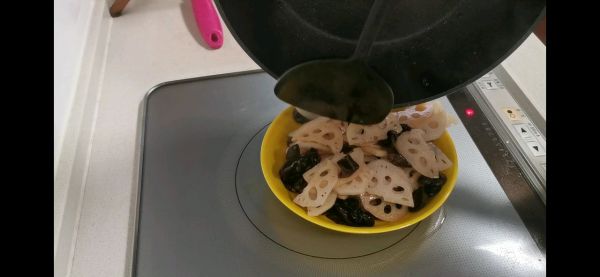 糖醋藕片炒木耳