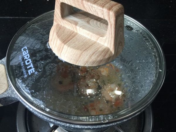 鲜虾牛油果三明治
