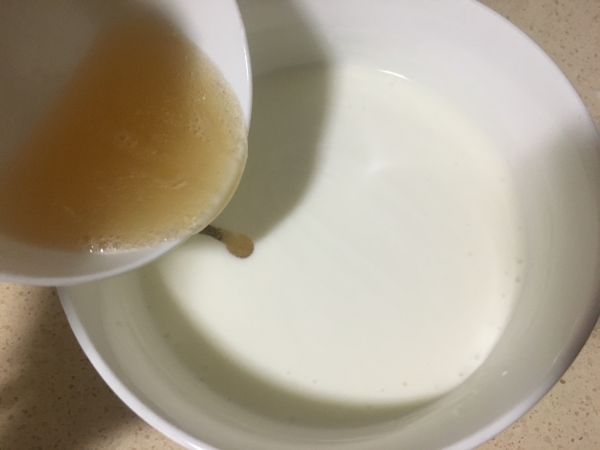 酸奶渐变蓝莓慕斯