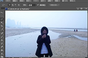 PS中怎么快速简便去除照片上多余的人