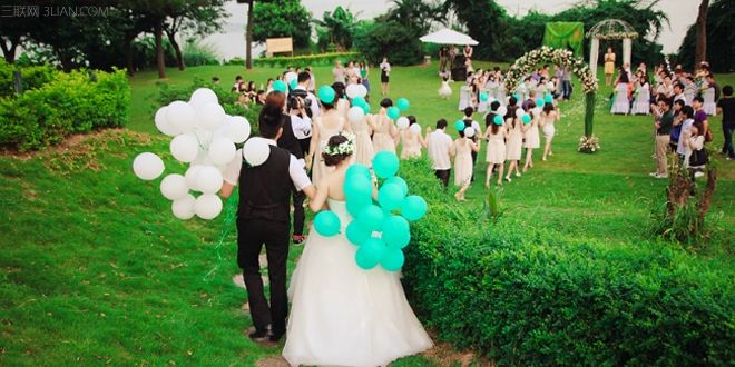 参加婚礼可以穿黑色衣服吗