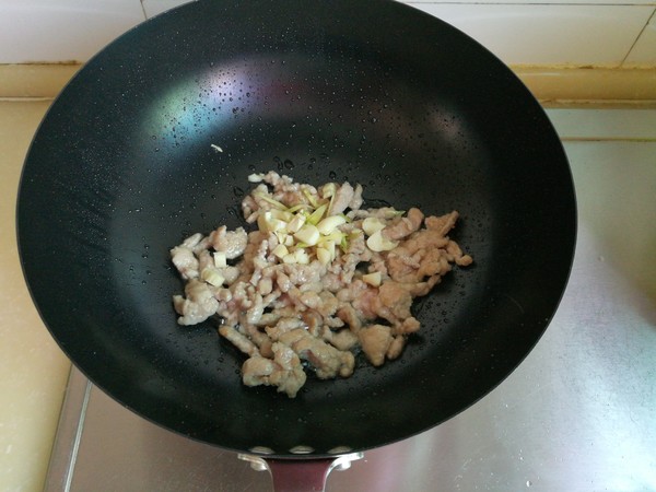 芹菜炒肉的做法是什么