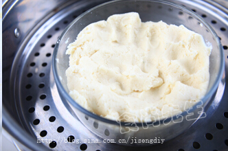 红豆沙冰皮月饼