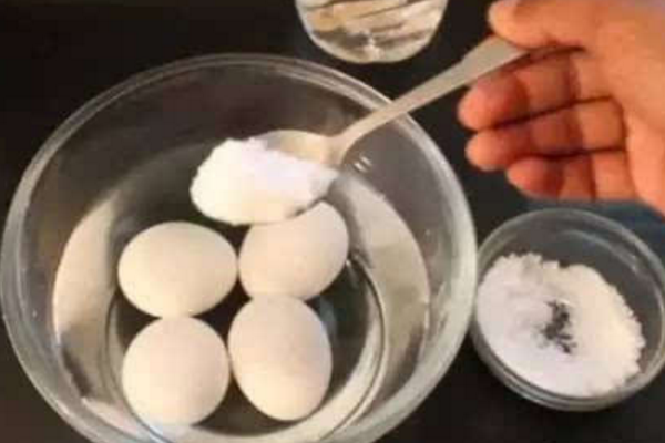 除了盐，还可以在水里加什么使鸡蛋浮起来