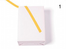 怎样包装礼物之4、基本的双斜线形丝带系法