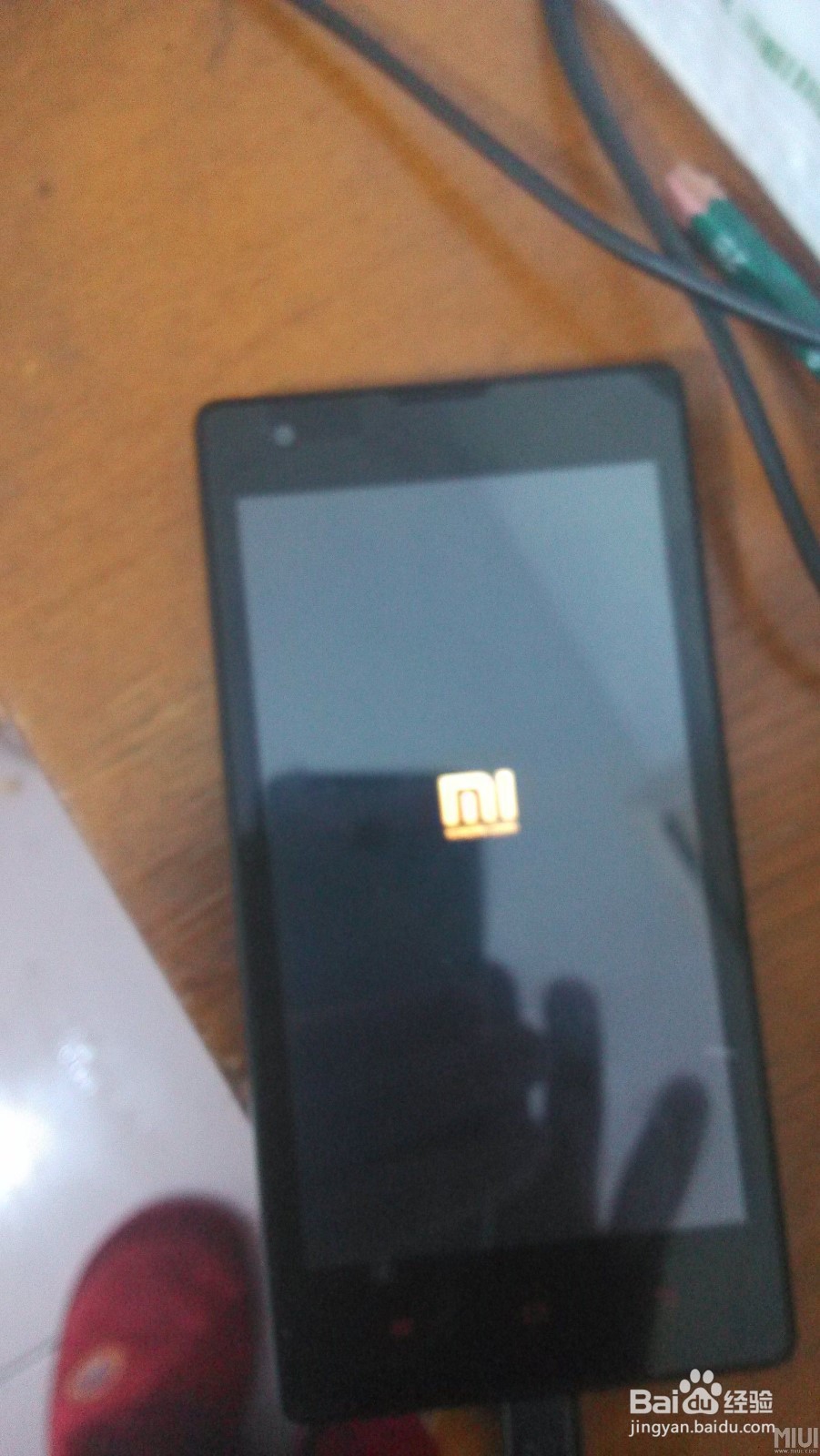 红米手机充电只闪显吗