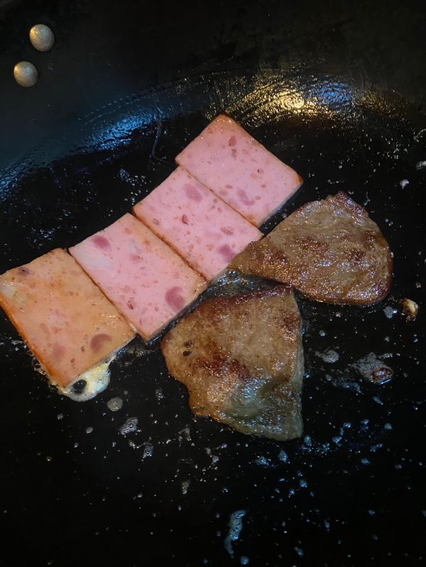 嫩牛肉火腿三明治