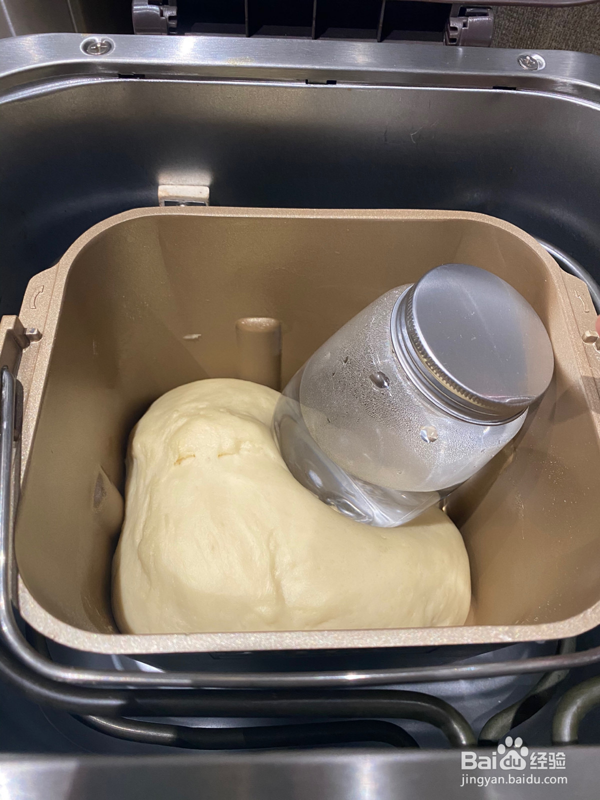 怀旧心形椰蓉面包的做法