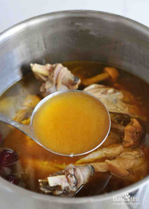 菌菇母鸡汤的做法