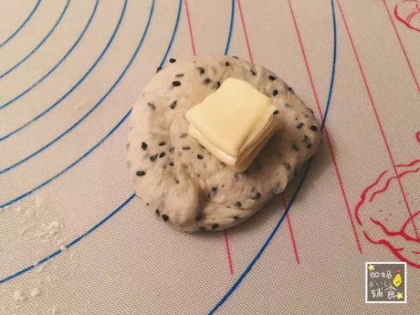 黑芝麻奶酪小餐包