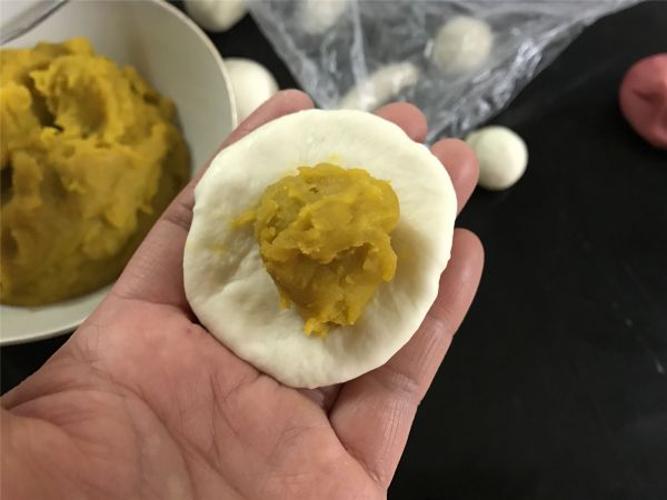 #令人羡慕的圣诞大餐#圣诞帽南瓜包