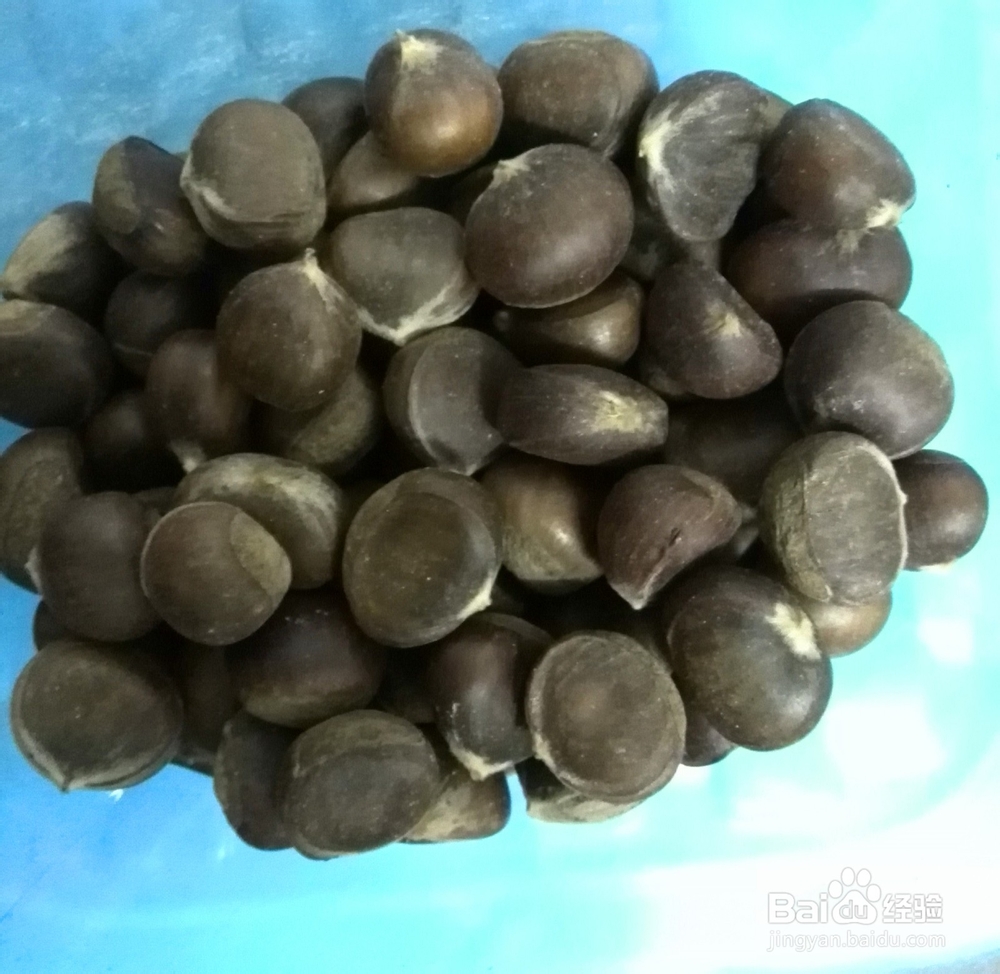 银耳红枣乌鸡汤：[3]经典美食