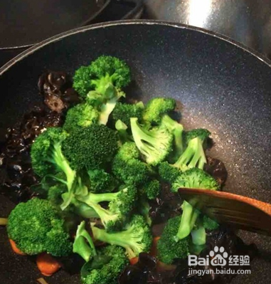 小炒西兰花的做法