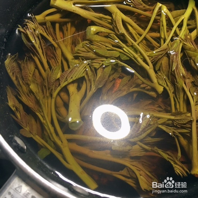 吃不胖的香椿煎鸡蛋饼