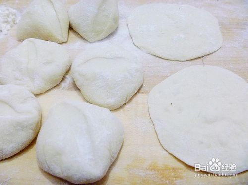 【怡汝私房百变面点】换个花样做煎包---小白菜柳叶煎包