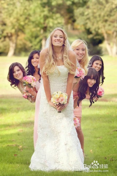 冬天伴娘礼服禁忌 穿搭得体不抢风头