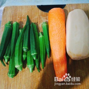 养生食补秋葵藕丁养生小炒的做法
