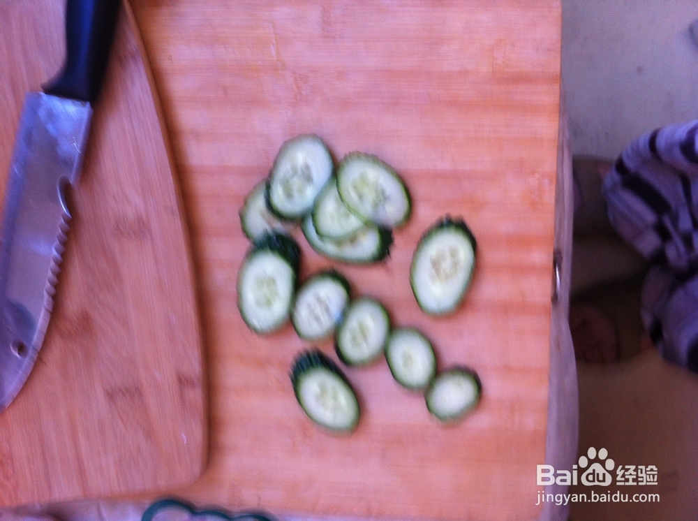 东北吉林的小吃热牛筋面做法（紫菜排骨味）