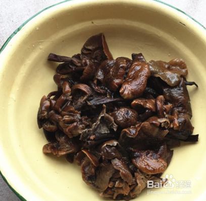 鲜香野生榛蘑煲排骨汤