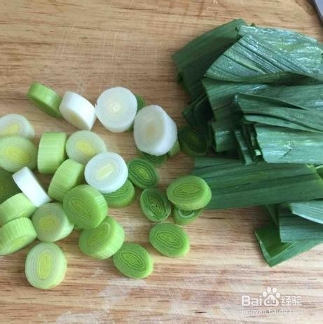 腊肉炒豆丝的做法