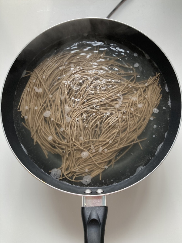 番茄虾仁荞麦面