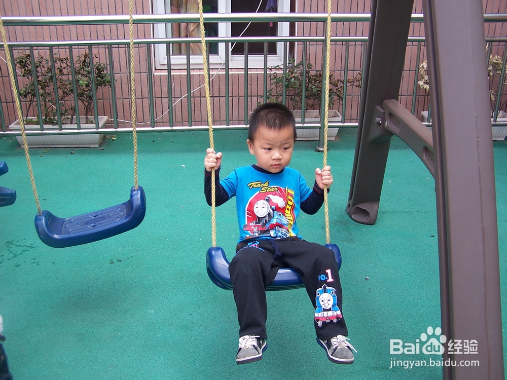 育儿经验：[6]孩子荡秋千要注意什么？