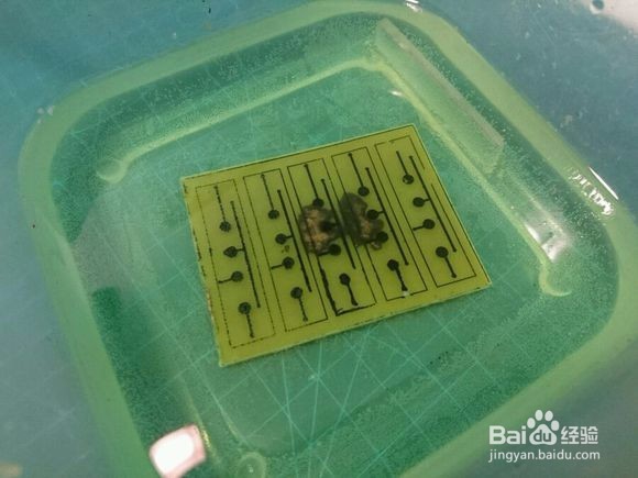 做了一个圣诞树灯1.0版本。