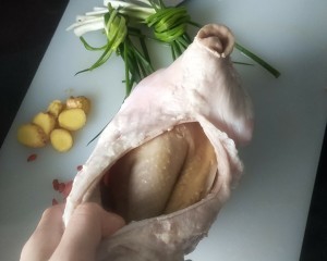 美食汤羹--猪肚煲鸡汤