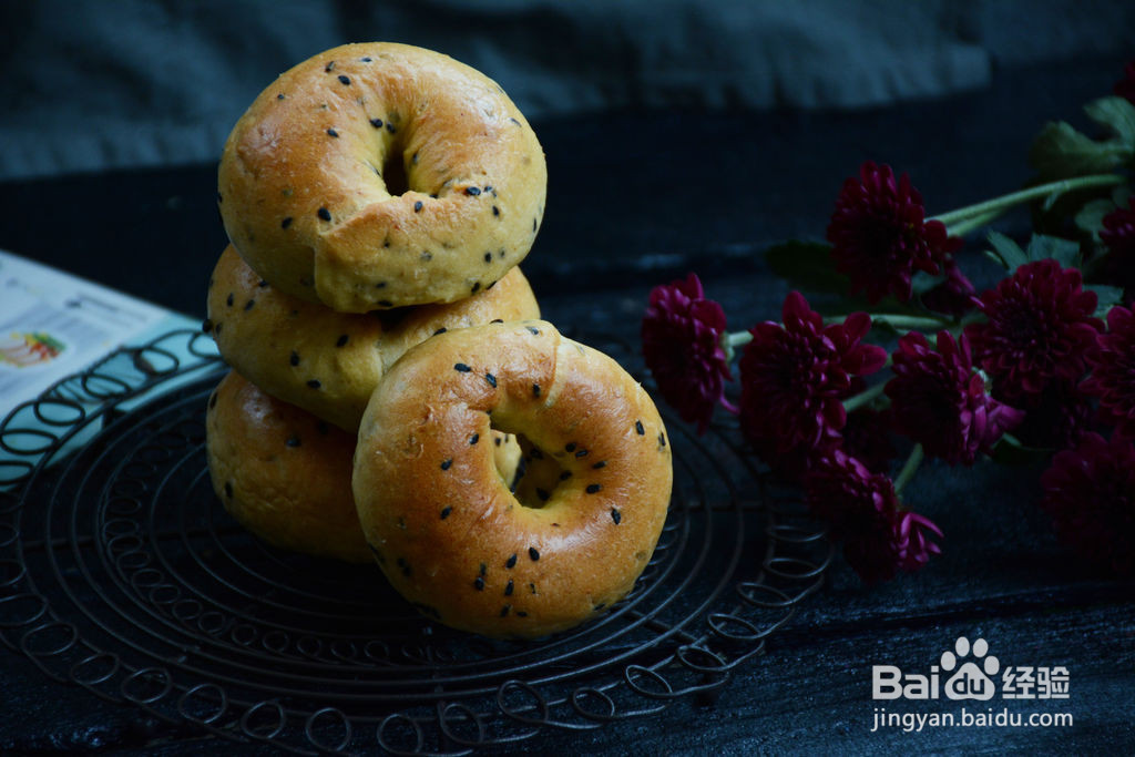 黑芝麻贝果三明治的做法