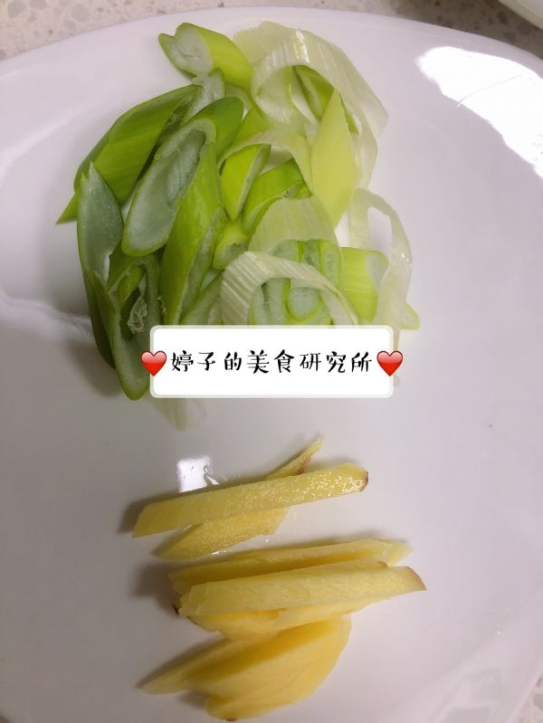 油爆尖椒小河虾