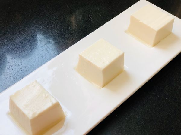 凉拌香椿松子豆腐