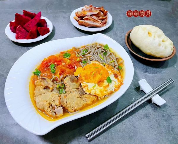 排骨番茄煎蛋荞麦面