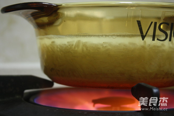 香菇滑鸡煲仔饭