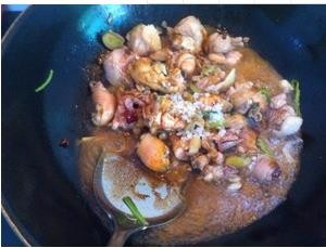 制作蘑菇炖鸡