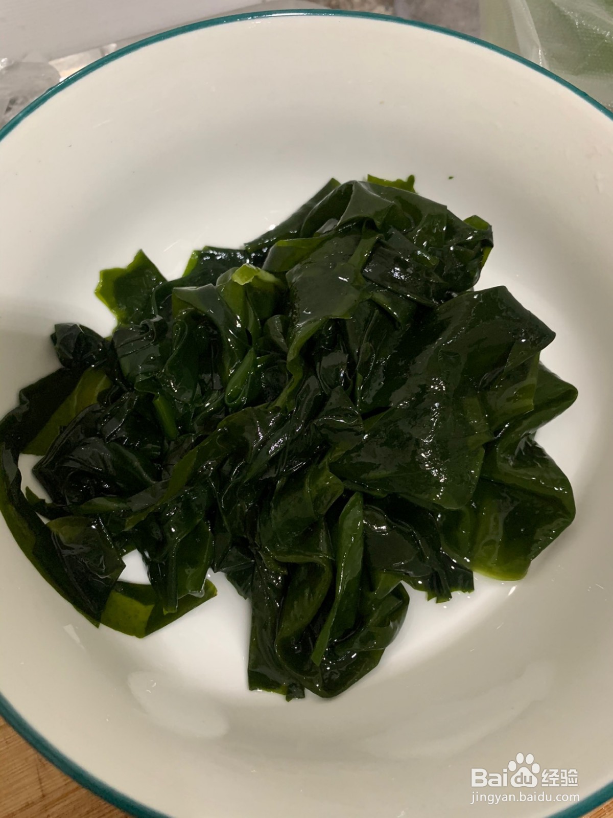 虾仁煎蛋裙带菜豆腐汤的做法