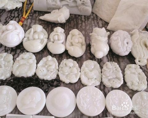 罗甸玉一日游时最简单、最可靠的鉴定真玉的方法