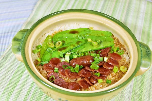砂煲腊肠糯米饭