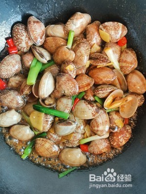 葱姜炒花蛤的做法
