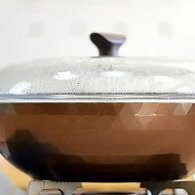 制作肉馅蛋黄派